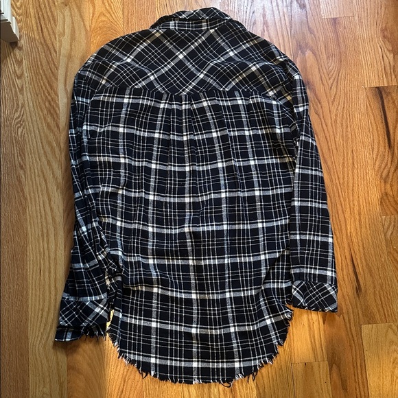 Blue Rain High-Low Black Flannel Top - Picture 2 of 3